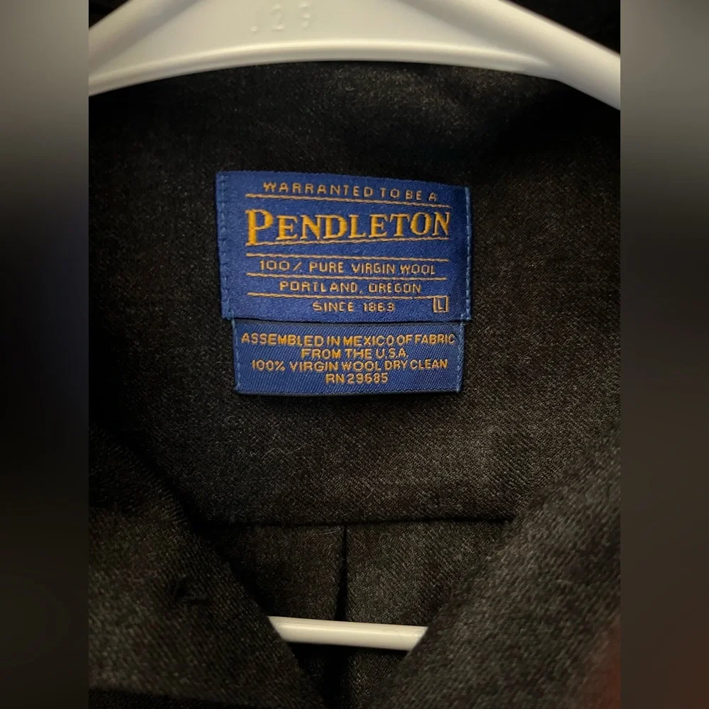 Pendlenton mens size L
Button down dressing flannel - Picture 3 of 3